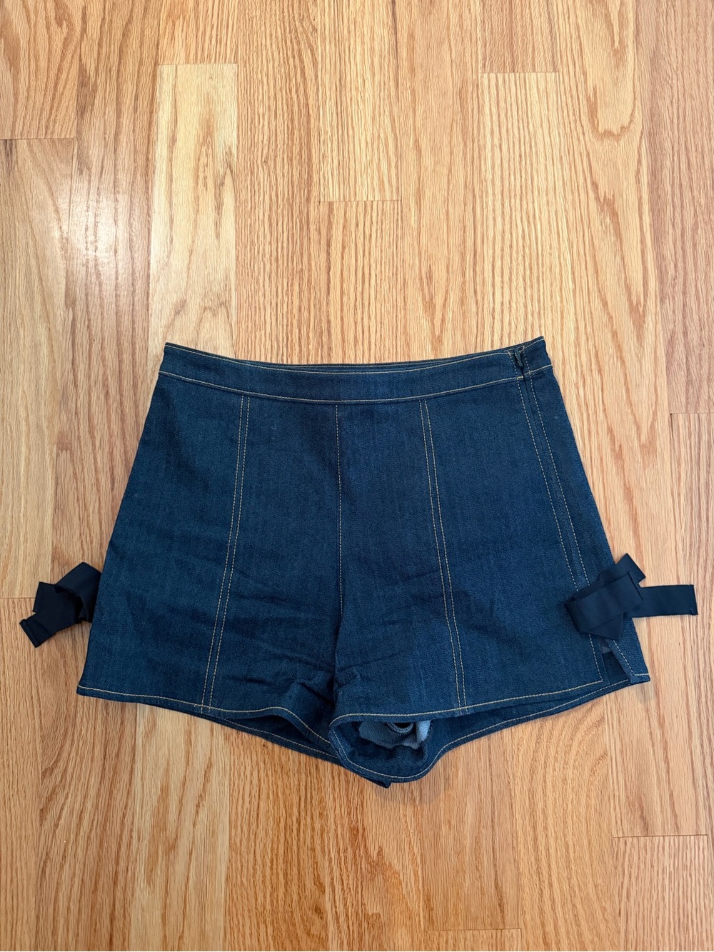 Cinq a sept top stitch denim shorts
